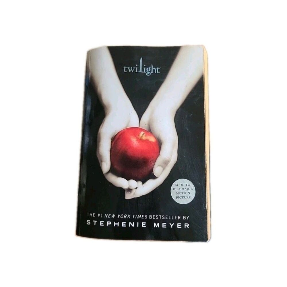 Twilight by Stephenie Meyer (2005, softcover). Fast Shipping